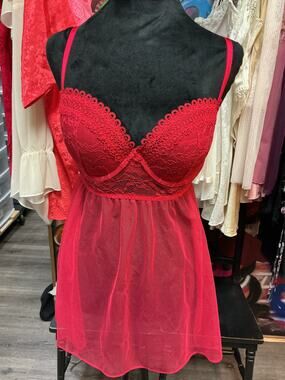 VICTORIA'S SECRET RED PADDED BRA CUP CHEMISE